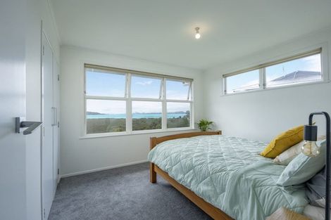 Photo of property in 33 Dawnhaven Drive, Te Atatu Peninsula, Auckland, 0610