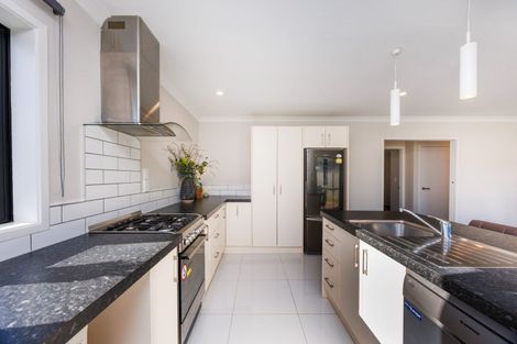 Photo of property in 4 Butler Place, Fitzherbert, Palmerston North, 4410