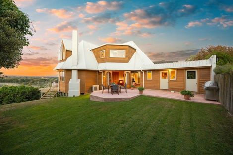 Photo of property in 96 Clifton Terrace, Fitzherbert, Palmerston North, 4410