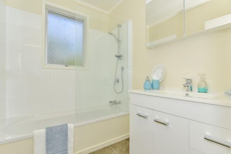 Photo of property in 66 Captain Scott Road, Glen Eden, Auckland, 0602