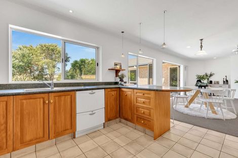 Photo of property in 52 Lysaght Place, Welcome Bay, Tauranga, 3112