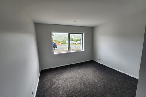 Photo of property in 17 Rewarewa Way, Timberlea, Upper Hutt, 5018