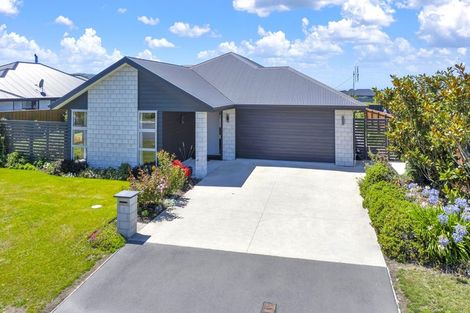 Photo of property in 4 Rosewood Drive, Amberley, 7410