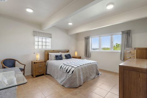 Photo of property in 27 Valley View Road, Glenfield, Auckland, 0629