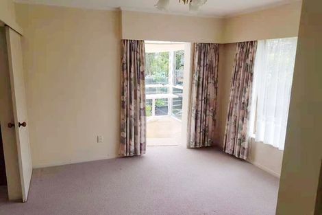 Photo of property in 100 Churton Drive, Churton Park, Wellington, 6037