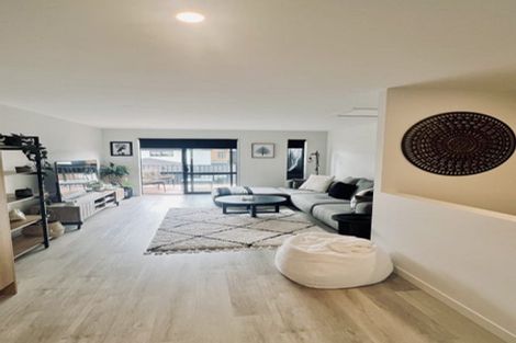 Photo of property in 6 Parenga Lane, Kumeu, 0810