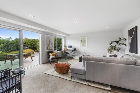 Photo of property in 24 Mewburn Rise, Karori, Wellington, 6012