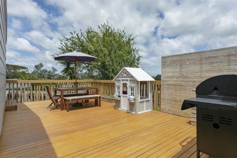 Photo of property in 10 Oreil Avenue, West Harbour, Auckland, 0618