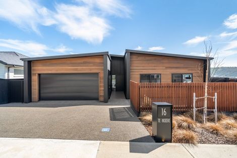 Photo of property in 16 Te Hoiere Street, Aotea, Porirua, 5024