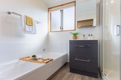 Photo of property in 14b Realm Drive, Paraparaumu, 5032