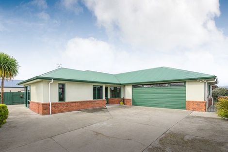 Photo of property in 8 Fernlea Avenue, Kelvin Grove, Palmerston North, 4414