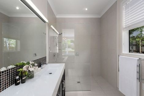 Photo of property in 59a Lonely Road, Fairview Heights, Auckland, 0632
