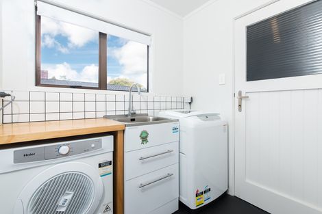 Photo of property in 34 Churchill Avenue, Manurewa, Auckland, 2102