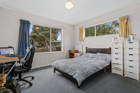 Photo of property in 37 Edgecombe Street, Newlands, Wellington, 6037