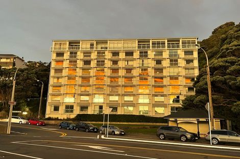 Photo of property in The Capital, 370 Oriental Parade, Oriental Bay, Wellington, 6011