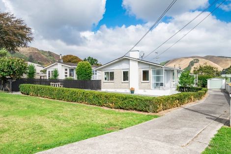 Photo of property in 6 Utauta Street, Waikanae, 5036