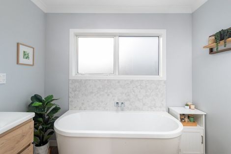 Photo of property in 15 Salisbury Crescent, Wallaceville, Upper Hutt, 5018