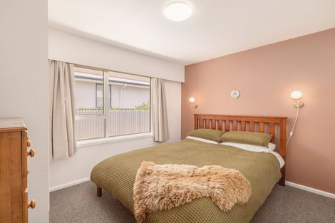 Photo of property in 6 Laing Crescent, Heathcote Valley, Christchurch, 8022