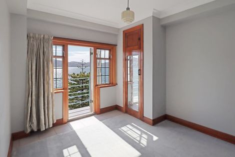 Photo of property in Sunhaven Flats, 262 Oriental Parade, Oriental Bay, Wellington, 6011