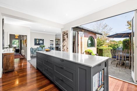 Photo of property in 2 Greenwood Road, Havelock North, 4130