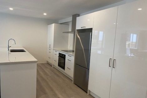 Photo of property in 28 Collins Avenue, Tawa, Wellington, 5028