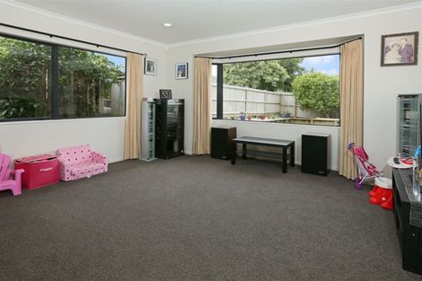 Photo of property in 17 Reybert Place, Massey, Auckland, 0614