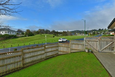 Photo of property in 30 Cabeleigh Drive, Helensville, 0800