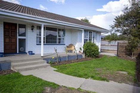 Photo of property in 8 Gibbs Drive, Woodend, 7610