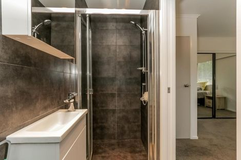 Photo of property in 30 Realm Place, Massey, Auckland, 0614