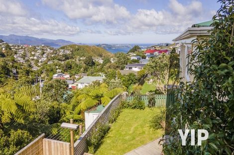 Photo of property in 16 Salford Street, Newlands, Wellington, 6037