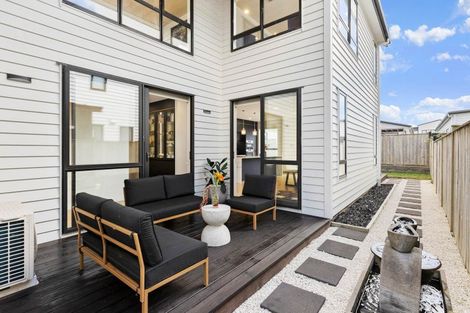 Photo of property in 8 Fjord Way, Karaka, Papakura, 2113