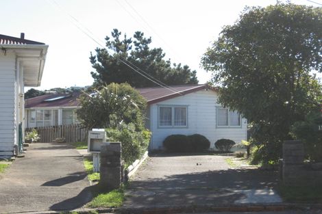 Photo of property in 15 Dunmail Way, Newlands, Wellington, 6037