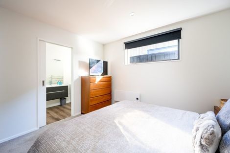 Photo of property in 17 Mount Creighton Crescent, Wanaka, 9305