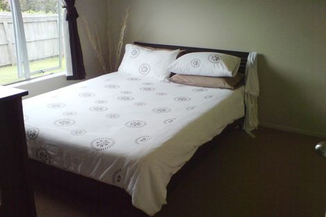 Photo of property in 22 George Deane Place, Greenhithe, Auckland, 0632