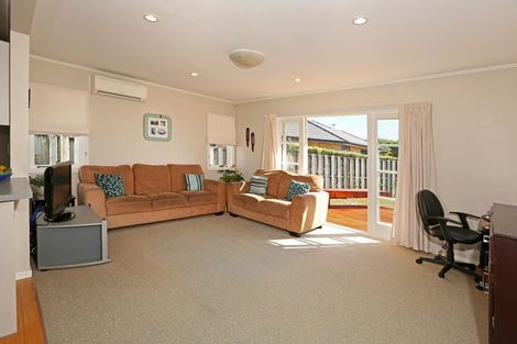 Photo of property in 3 Brookfield Road, Te Atatu Peninsula, Auckland, 0610