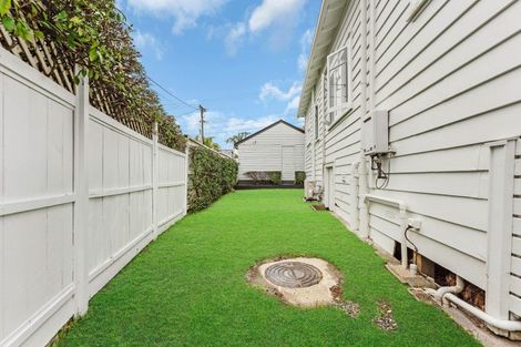 Photo of property in 1/10 Merani Street, Narrow Neck, Auckland, 0622