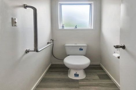 Photo of property in 32 Becker Drive, Weymouth, Auckland, 2103