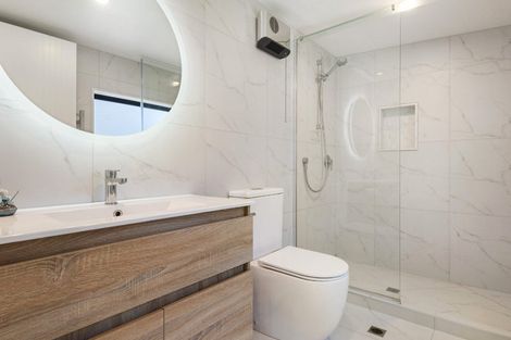 Photo of property in 61b Knights Road, Rothesay Bay, Auckland, 0630