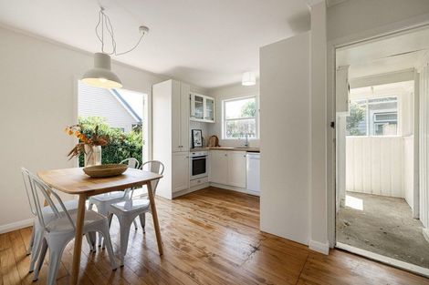 Photo of property in 30 Queen Street, Cambridge, 3434