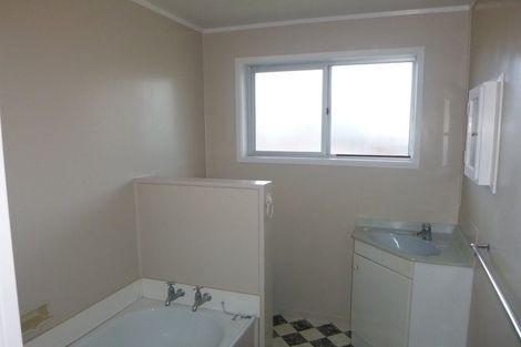Photo of property in 62 Tiroroa Avenue, Te Atatu South, Auckland, 0610