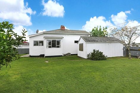 Photo of property in 15 Burton Avenue, Whanganui East, Whanganui, 4500