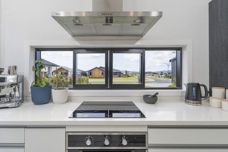 Photo of property in 4 Ngaroma Crescent, Whitianga, 3510