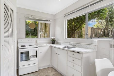 Photo of property in 1/98 Lincoln Park Avenue, Massey, Auckland, 0614