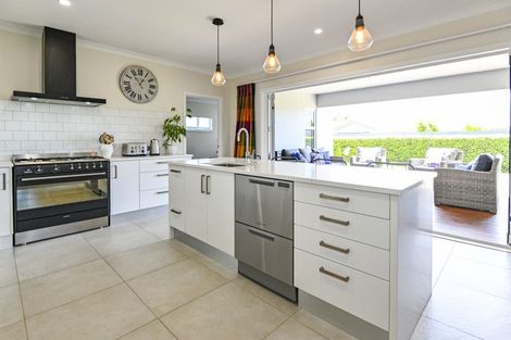 Photo of property in 4 Young Place, Taradale, Napier, 4112
