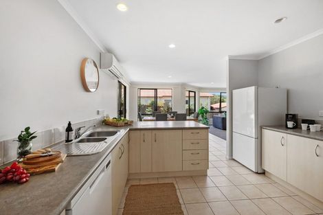 Photo of property in 38 Cabeleigh Drive, Helensville, 0800