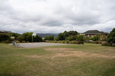 Photo of property in 150 Dowse Drive, Maungaraki, Lower Hutt, 5010
