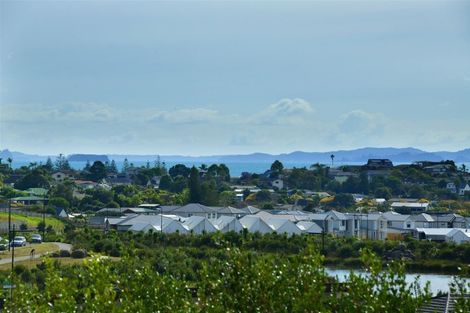 Photo of property in 12 Tawhana Crescent, Red Beach, 0932