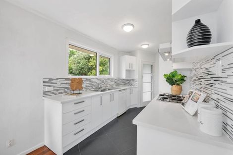 Photo of property in 16 Blue Gum Rise, Sunnyhills, Auckland, 2010