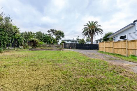 Photo of property in 3a Crompton Road, Massey, Auckland, 0614