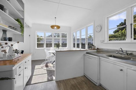 Photo of property in 9d Paynters Avenue, Strandon, New Plymouth, 4312